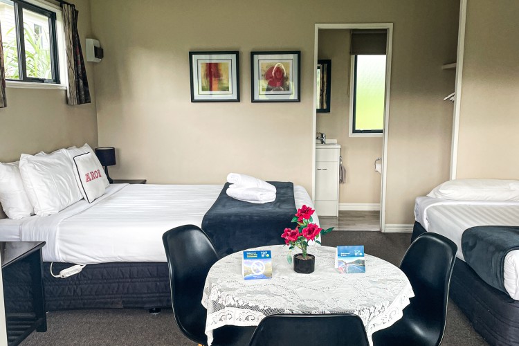 ensuite cabin14
