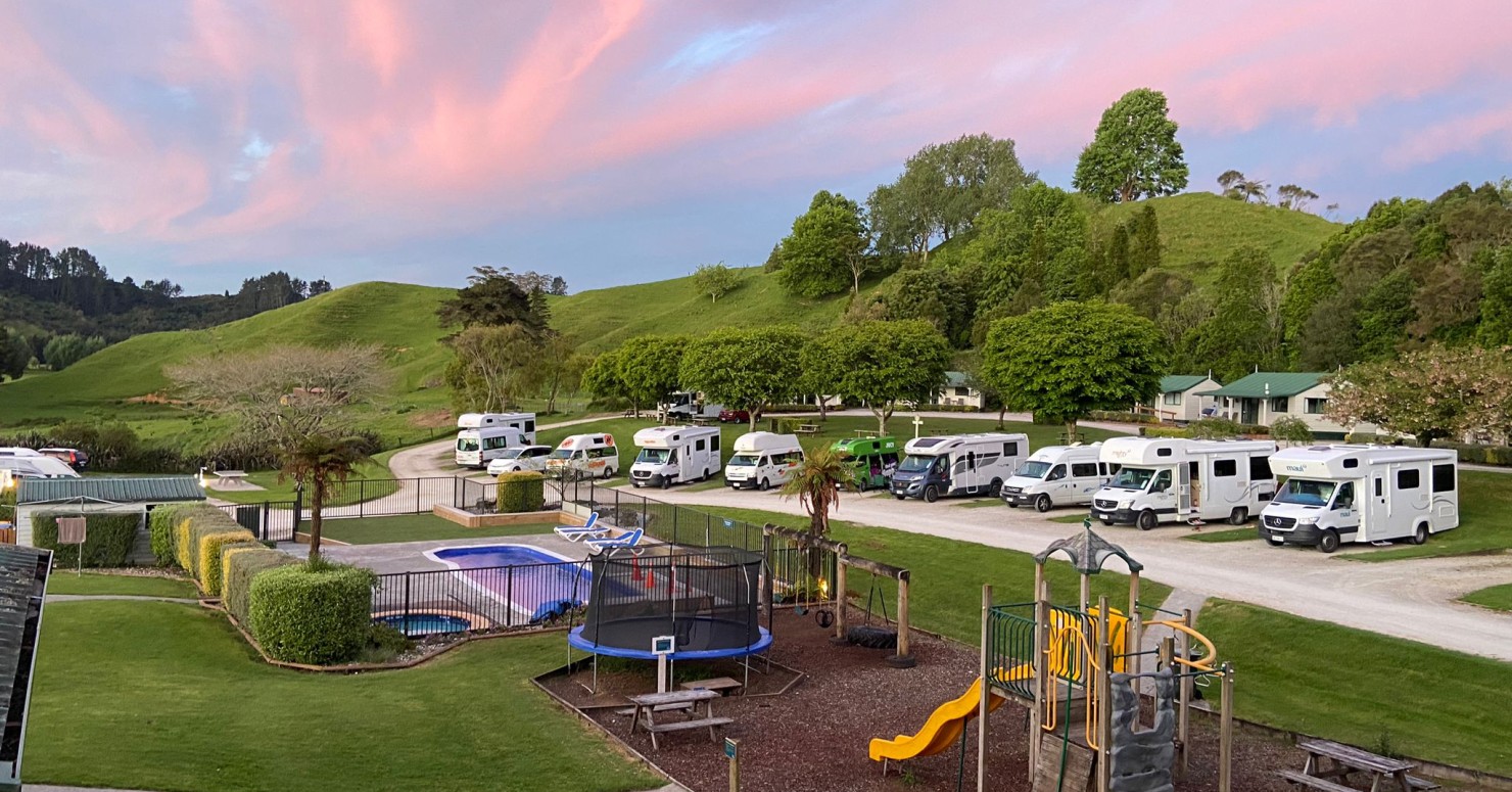 Waitomo TOP 10 Pool & Playground view